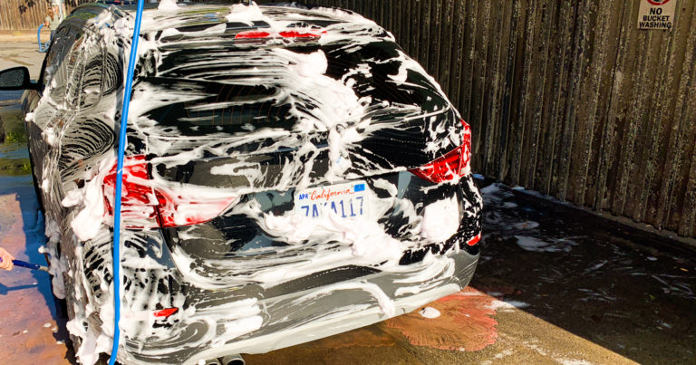 BMW X1をカリフォルニアのコイン洗車場で洗ってみる